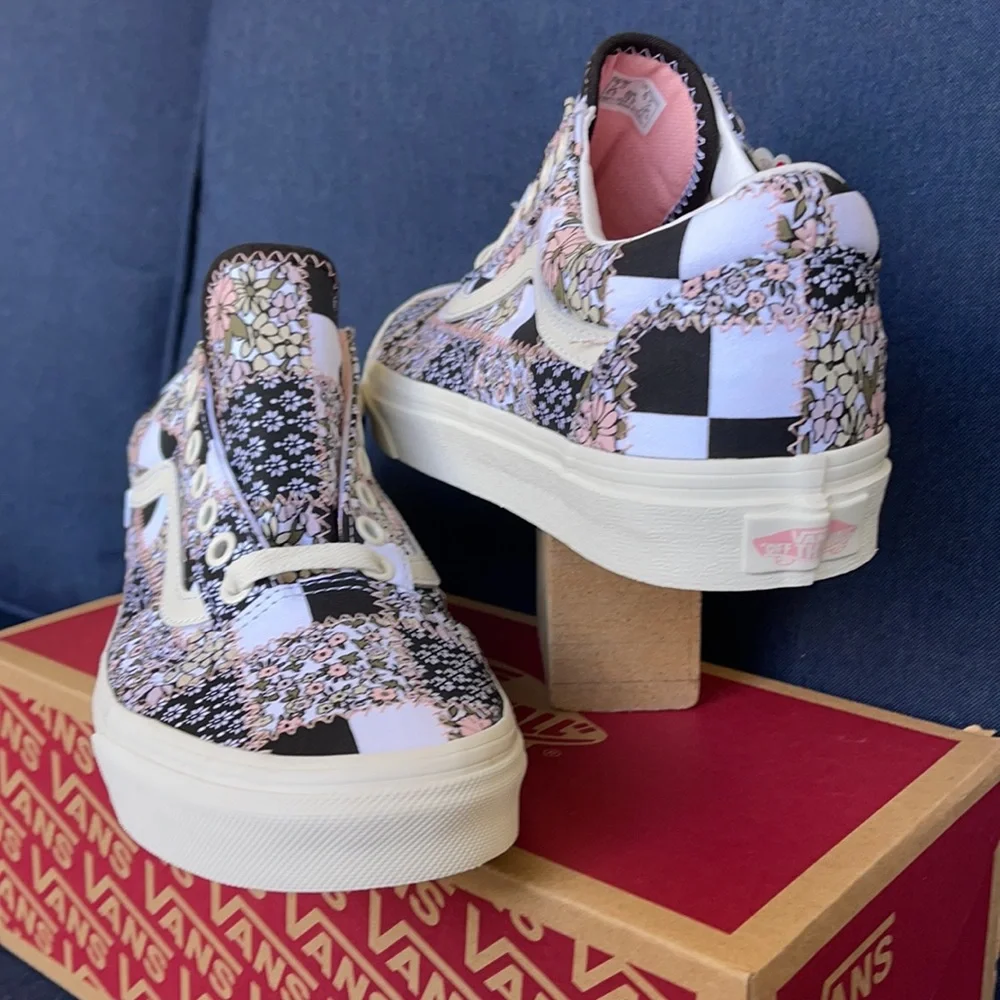 Vans Women’s Old Skool Patchwork Floral Sneakers - Picture 11 of 16